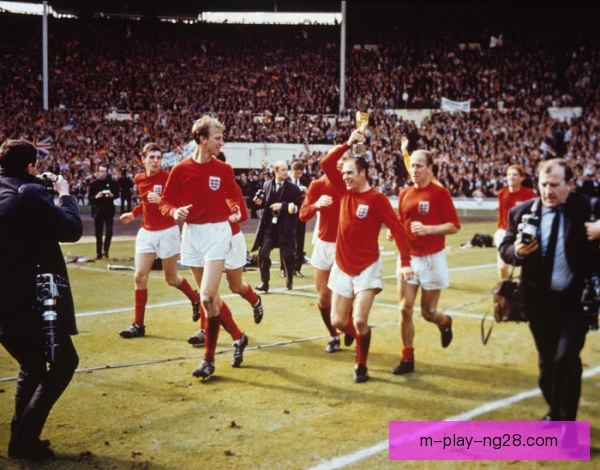 1966年世界杯决赛英格兰加时胜西德：赫斯特帽子戏法、门线悬案与四三三